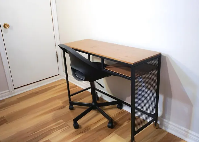 Cozy Apartment In Ahuntsic With Free Parking And Near Metro Station