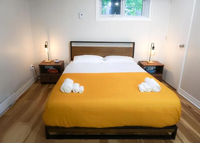 Cozy Apartment In Ahuntsic With Free Parking And Near Metro Station