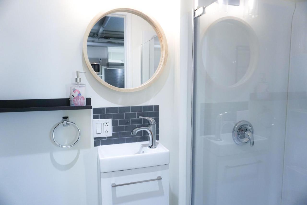 Cozy In Ahuntsic With Free Parking And Near Metro Station Apartment Montreal