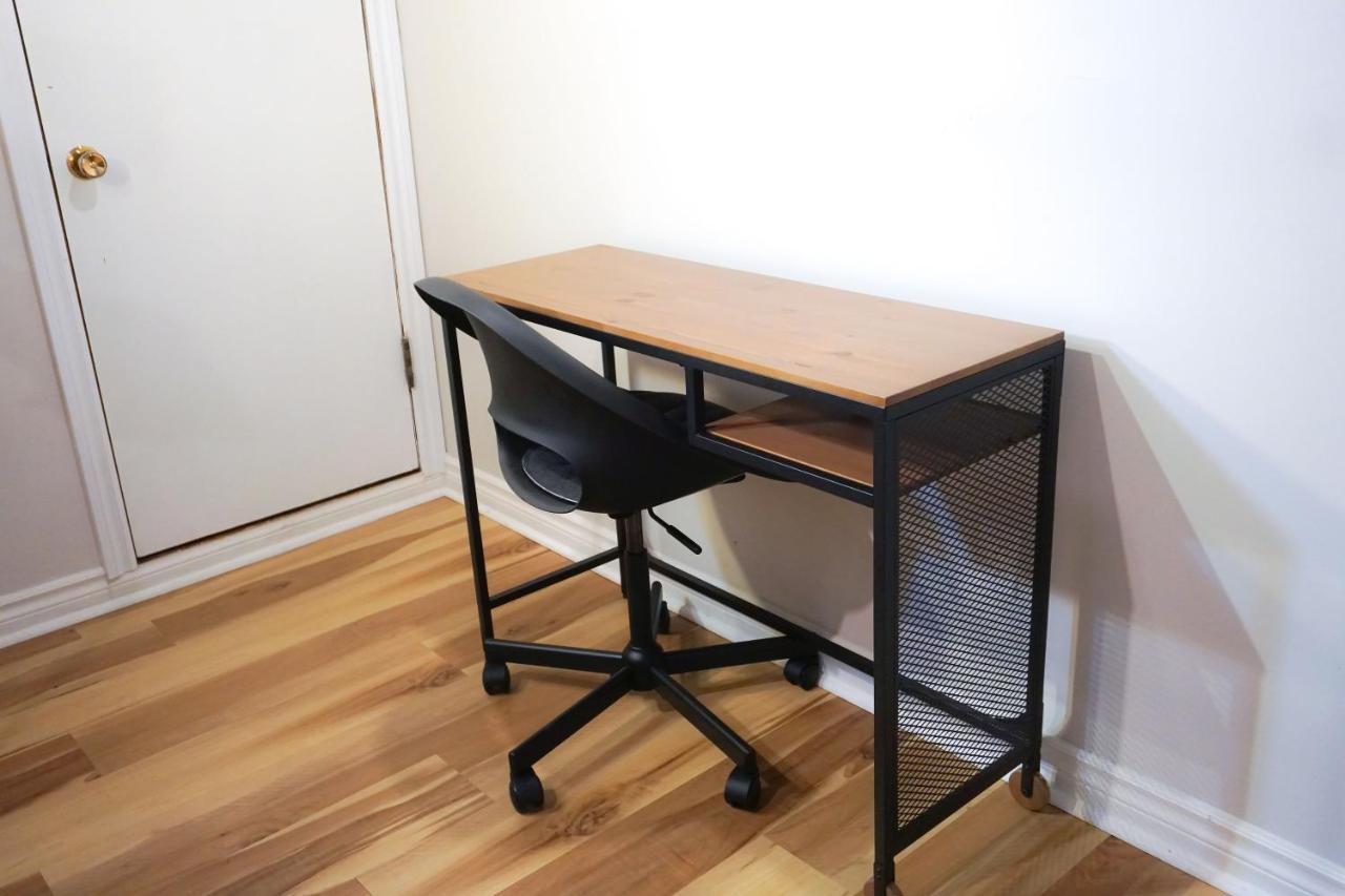 Apartment Cozy In Ahuntsic With Free Parking And Near Metro Station Montreal