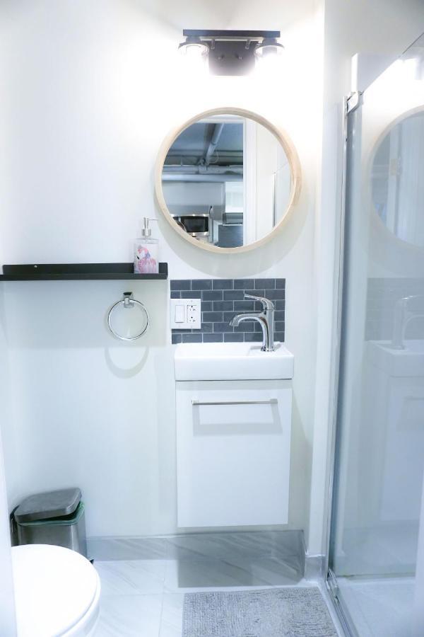 Apartment Cozy In Ahuntsic With Free Parking And Near Metro Station Montreal