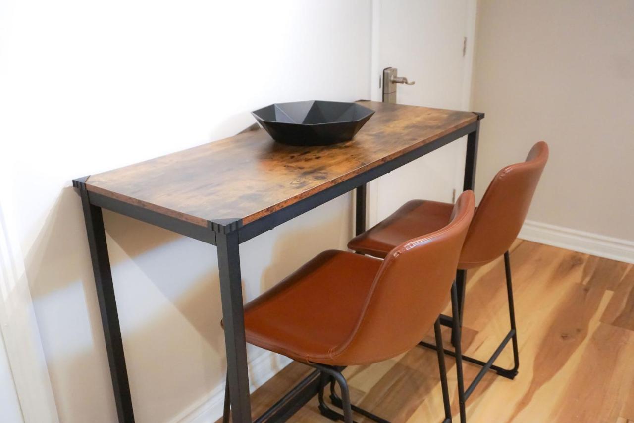 Apartment Cozy In Ahuntsic With Free Parking And Near Metro Station Montreal
