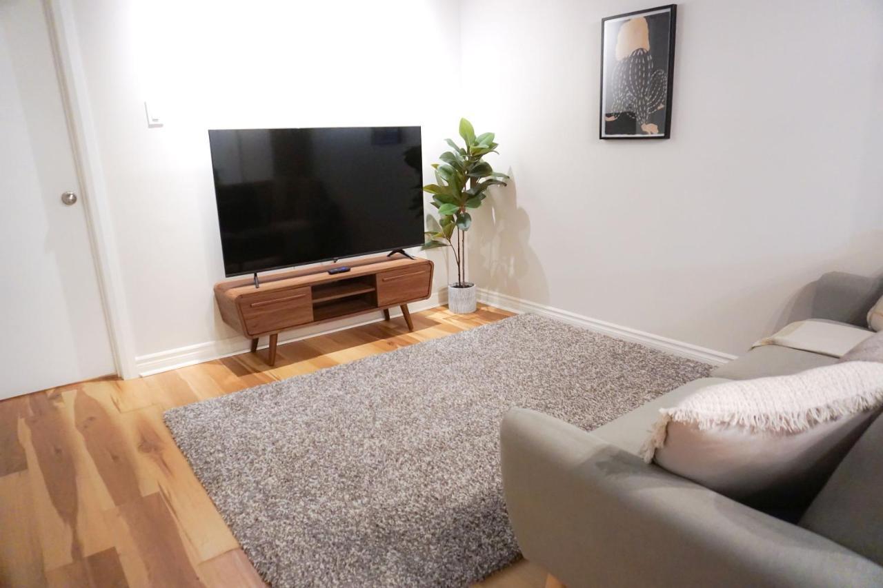 Apartment Cozy In Ahuntsic With Free Parking And Near Metro Station Montreal