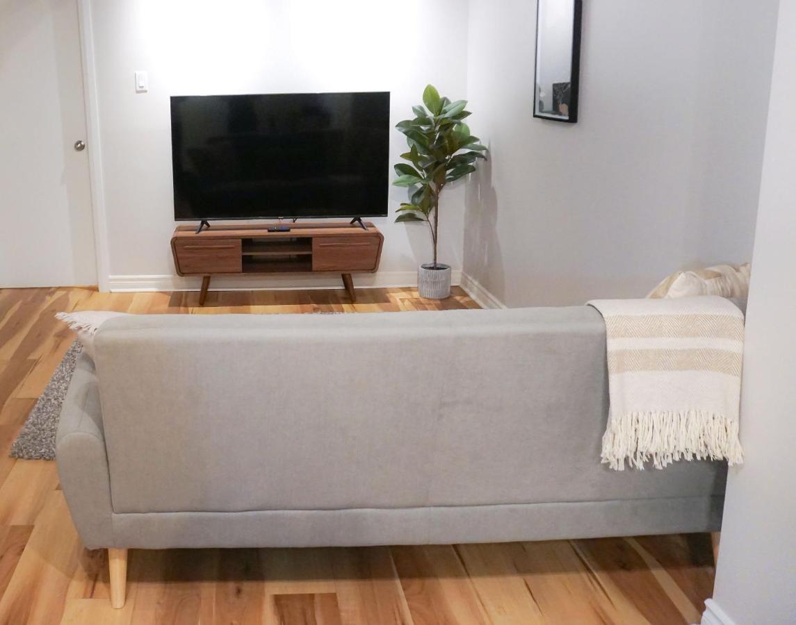 Cozy In Ahuntsic With Free Parking And Near Metro Station