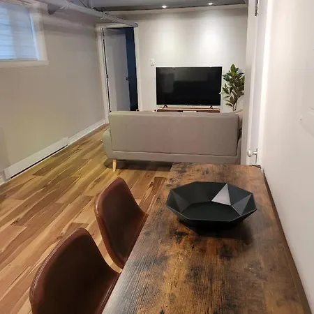 Cozy Apartment In Ahuntsic With Free Parking And Near Metro Station Montreal Exterior photo