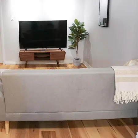 Cozy Apartment In Ahuntsic With Free Parking And Near Metro Station Montreal Exterior photo